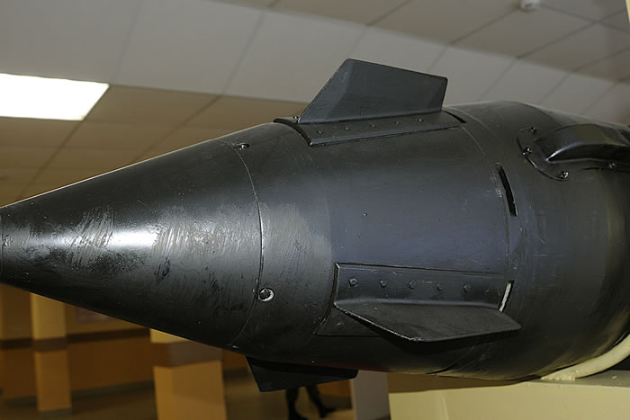 Каб бомба расшифровка. Лазерная управляемая бомба каб-500л 1/72. Корректируемая Авиационная бомба каб-500л. Каб-500лг. Kab-500l.