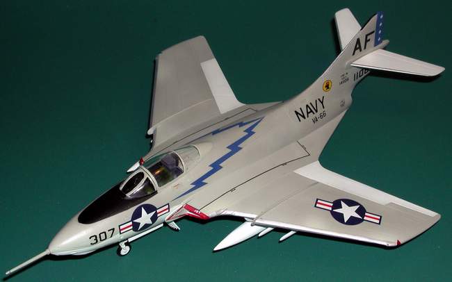 F9F-8 Cougar by Dan Lee (Hasegawa 1/72)