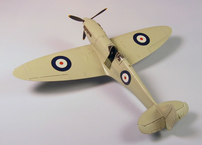 Tamiya Supermarine Spitfire Mk. I - 1:48 Scale % - Detail and Scale tail &  Scale